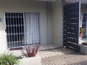 1 Bed Apartment in Brandwag