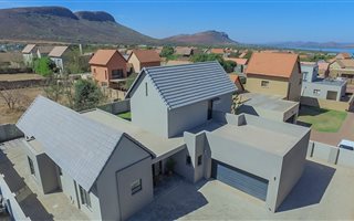 3 Bedroom House in Leloko