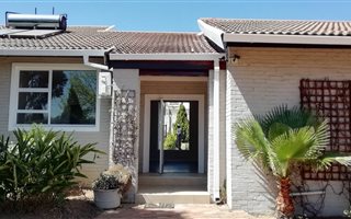 4 Bedroom House in River Club