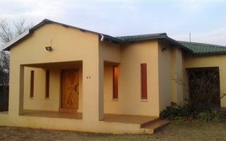 4 Bedroom House in Kwaggasrand