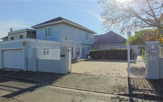 6 Bedroom House in Rondebosch