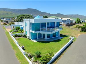 4 Bed House in Kleinmond