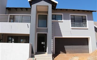 3 Bedroom Townhouse in Midstream Estate