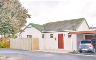 3 Bedroom House in Kirstenhof