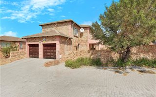 3 Bedroom Townhouse in Olivedale