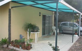 2 Bedroom Garden Cottage in Brackendowns