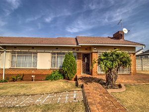 3 Bed House in Woodmere