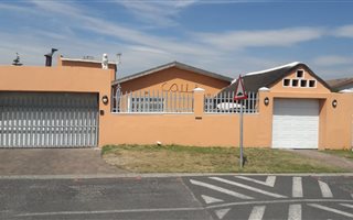 5 Bedroom House in Blue Downs