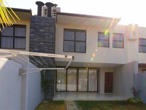 2 Bed House in Lombardy Estate