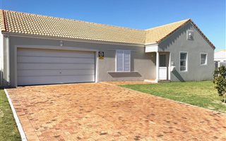 3 Bedroom House in Sunningdale