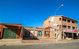 Retail space in Lenasia South