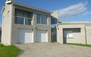 4 Bedroom House in Franskraalstrand