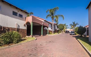 3 Bedroom Apartment in Winchester Hills
