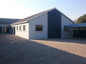 85 m² Commercial space in New Redruth