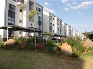 3 Bed Flat in Greenstone Hill
