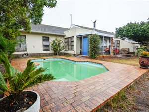 4 Bed House in Duynefontein