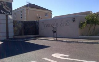 2 Bedroom Duplex in Gordons Bay Central