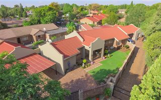 7 Bedroom House in Wierda Park