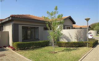 2 Bedroom Townhouse in Silver Lakes Golf Estate