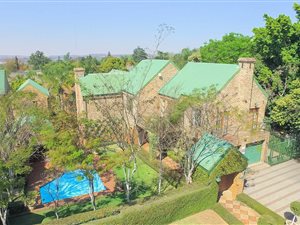 4 Bed House in Waterkloof Glen