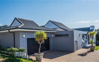 4 Bedroom House in Mossel Bay Central