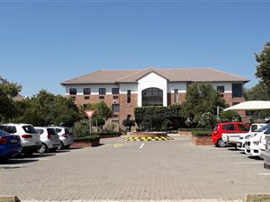 221 m² Commercial space in Bromhof