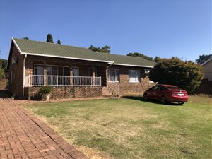 4 Bed House in Waterkloof Glen