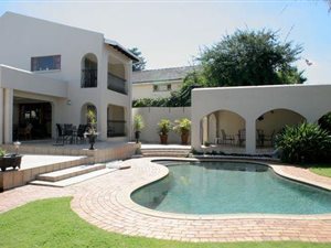 4 Bed House in Waterkloof Heights