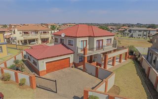 4 Bedroom House in Monavoni
