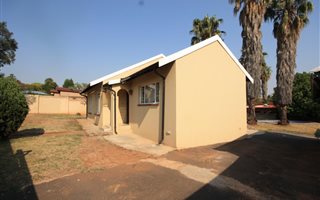 4 Bedroom House in Weltevreden Park