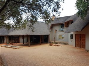 6 Bed House in Kshane Lake Lodge