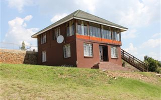 4 Bedroom House in Waterval Boven