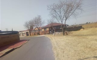 302 m² Land available in Soweto Central