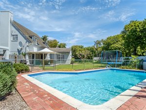 5 Bed House in Bergvliet