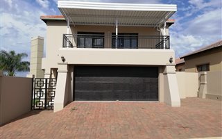 4 Bedroom House in Amberfield Valley