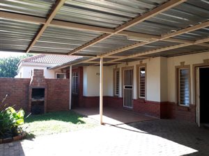 4 Bed House in Eloffsdal