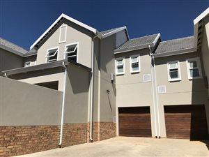 3 Bed House in Bryanston West