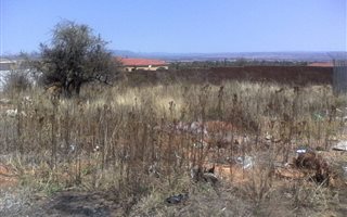 1575 m² Land available in Sterpark