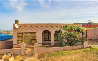 3 Bedroom House in Rosedale