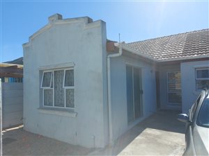 3 Bed House in Strandfontein