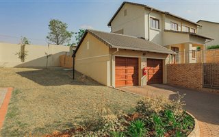 3 Bedroom Duplex in Eldoraigne