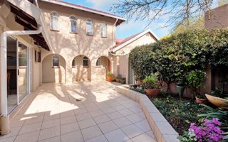 4 Bedroom House in Hurlingham Manor