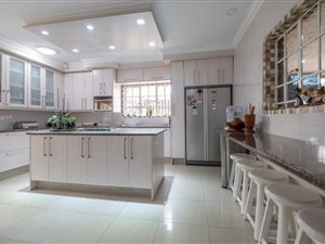 7 Bed House in Ruimsig