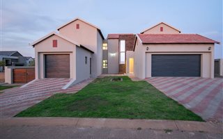 5 Bedroom House in Copperleaf
