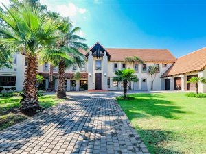 5 Bedroom House in Silver Lakes Golf Estate