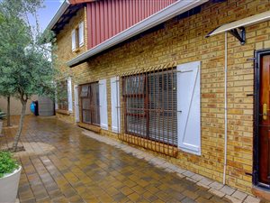 3 Bed House in East Town