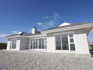 3 Bed House in Struisbaai