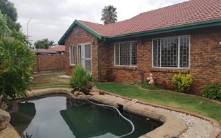 3 Bedroom House in Rooihuiskraal North
