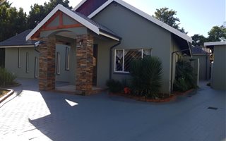 5 Bedroom House in Constantia Park
