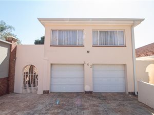 Bachelor apartment in Waterkloof Glen